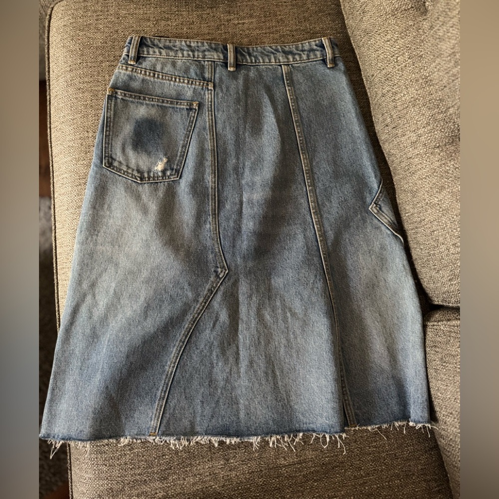 EUC Tory Burch DECONSTRUCTED DENIM SKIRT size 6 - Picture 11 of 15